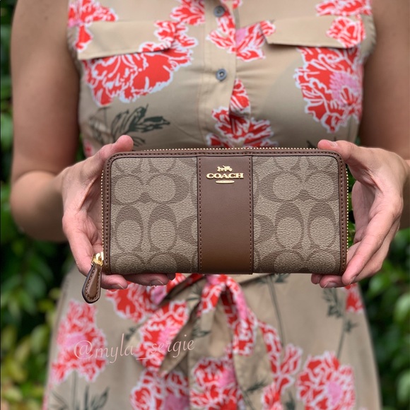 Coach Handbags - Coach Large Zip Accordion Signature Canvas Wallet